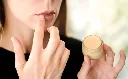 0y-coconut-pearl-lip-balm-2.webp