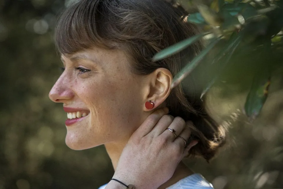 apple_earrings_1200x800.webp