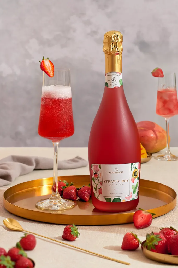 2026_KAT_Sparling_Strawberry_single.webp