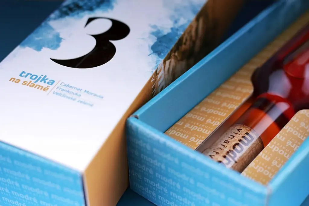 Modré vinařství - Trojka na slámě 2022, moravské zemské víno 0,375l, 9%